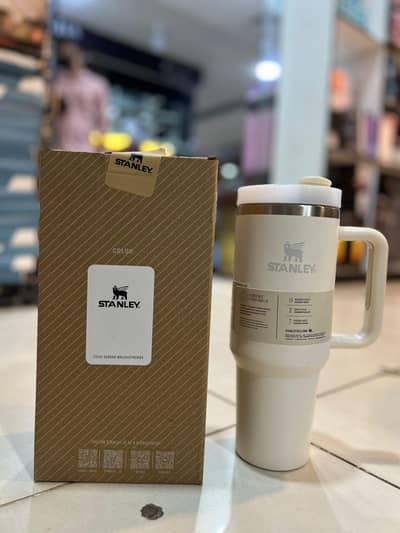 Premium 40oz Stainless Steel Tumbler – Leakproof & Stylish(Random Color).